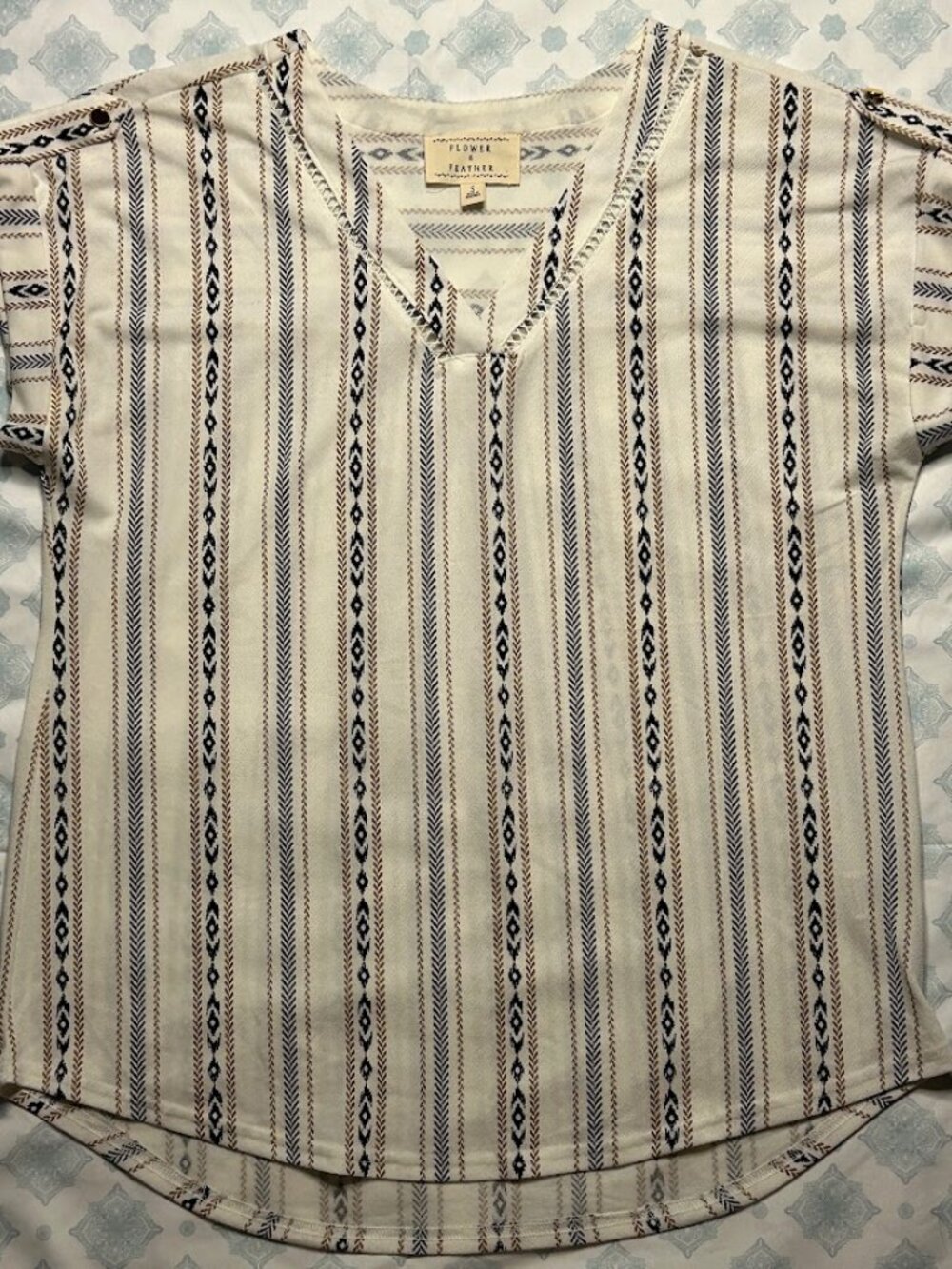 Flower & Feather Southwestern Geometric Striped V-Neck Top Boho Cream Small NWOT